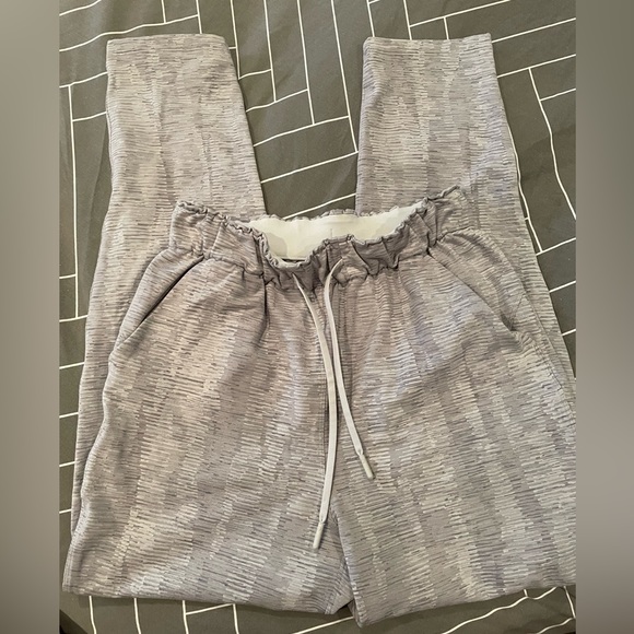 Sz 4 Lululemon Keep Moving 7/8 High Rise Pants - Picture 5 of 6